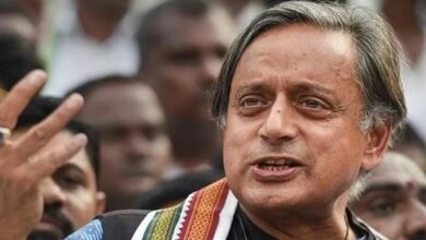 Congress leader shashi tharoor