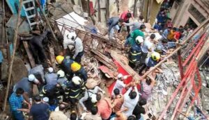 A part of a four-storey building collapsed in dongri area of ​​mumbai