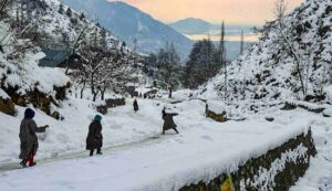 Cold wave grips srinagar